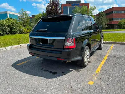 5.0L V8 engine (375 hp) with full-time 4WD and Terrain Response. Harman Kardon surround sound system...