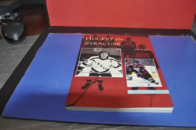Hockey in Syracuse old time hockey billy goldthorpe slap shot p in Arts & Collectibles in Victoriaville - Image 2