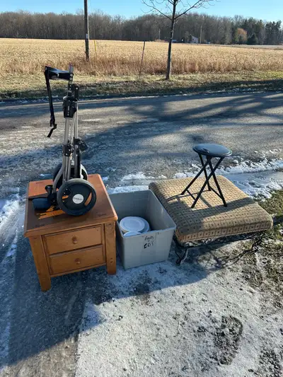 Free stuff 63010 Perry road wellandport end of driveway Will not hold . First come first serve