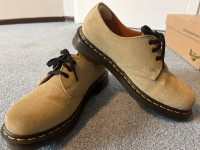 Dr Martens  US M7/W8 like new