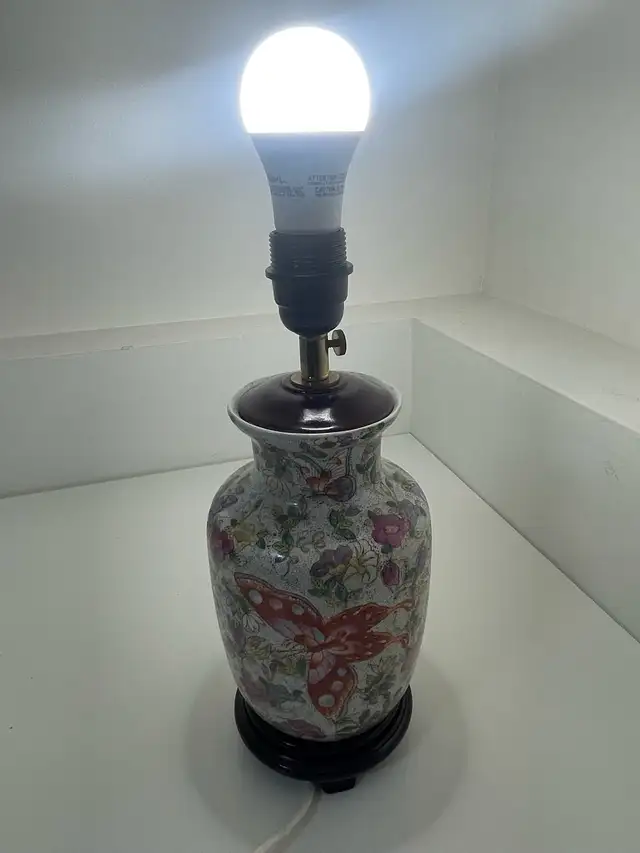 Table Lamp in Indoor Lighting & Fans in Mississauga / Peel Region - Image 3