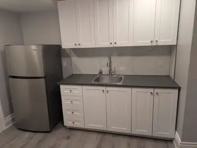 Newly renovated Studio apartment for rent in Gananoque ontario - $1250 per month Large big windows a...