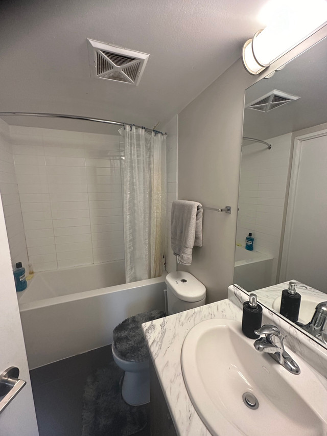 Private room for rent in Room Rentals & Roommates in City of Toronto - Image 2