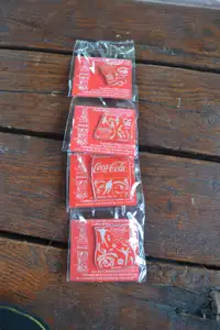 Ensemble souvenir de 4 épinglettes Coca-Cola SOTCHI 2014