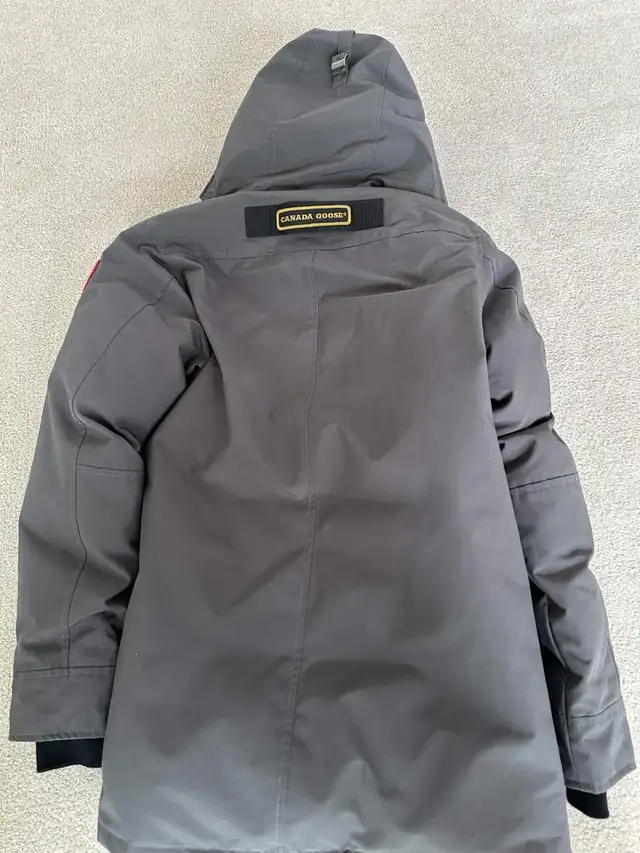 Canada Goose Chateau Men's Parka (Small) - New in Men's in Calgary - Image 4