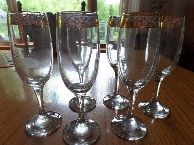 Beautiful wide gold trimmed champagne flutes - 6 - NEW in Kitchen & Dining Wares in Sarnia - Image 2