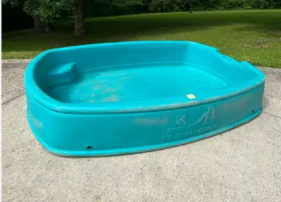 Little tikes step 2 pool in good condition. Great for summer fun. Moving sale.