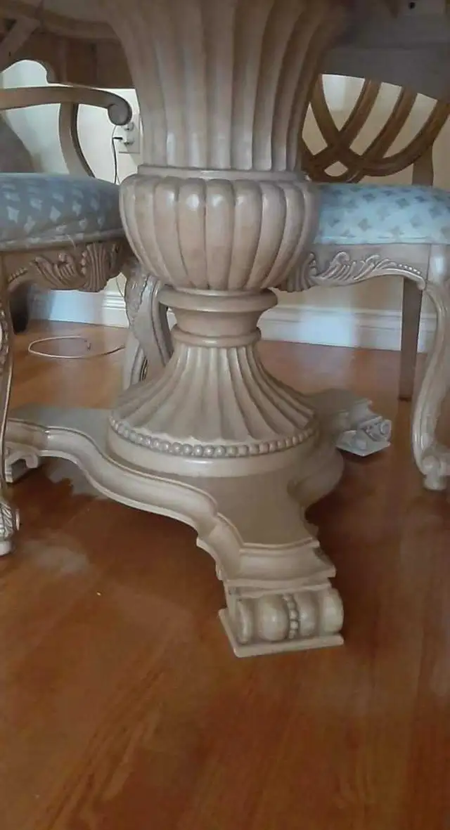 dining table with 6 chairs solid wood in Dining Tables & Sets in Mississauga / Peel Region - Image 4