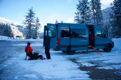 Mercedes Sprinter 2022, diesel 2,1L, 4 cyl, 2WD 81000 km 1 seul proprio Couleur Gris-bleu Système re...