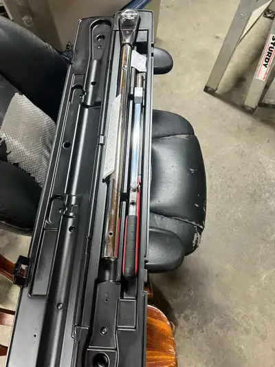 Snap on like new 3/4 torque wrench used once Bought new but did not use since closed shop
