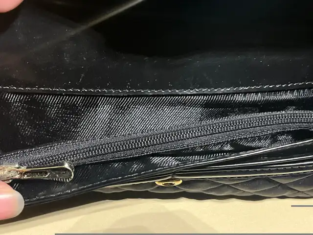 Burberry quilted wallet in Women's - Bags & Wallets in Mississauga / Peel Region - Image 7