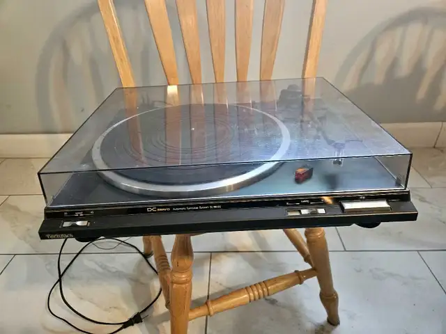 Technics Turntable with Matalica lp in Stereo Systems & Home Theatre in Oshawa / Durham Region - Image 6