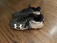 Youth Baseball cleats - size 4