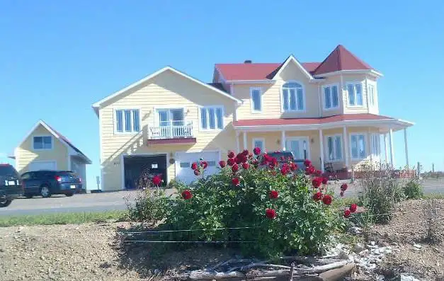Étudiant-Student ( The view,the sea breeze,the sounds of waves) in New Brunswick in Canada - Image 7