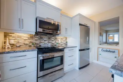 Beau 4 1/2 entièrement rénové À Beauport, Proche de plusieurs épiceries et commerces. Loué tout incl...