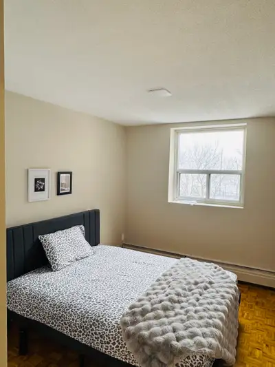 Looking to share one room with a couple or 2 people in 2 bedroom apartments. Place is clean and orga...