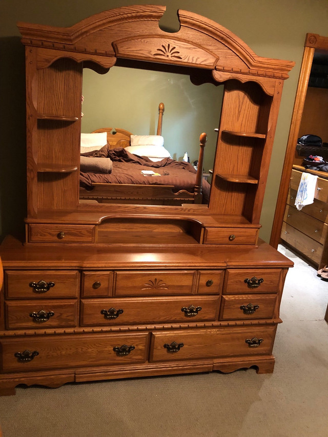 Solid oak Queen Bedroom Set in Multi-item in Brantford