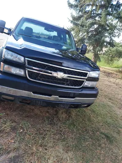 2500HD Very good condition Automatic Has new tires New batteries New serpentine belt assembly and pu...