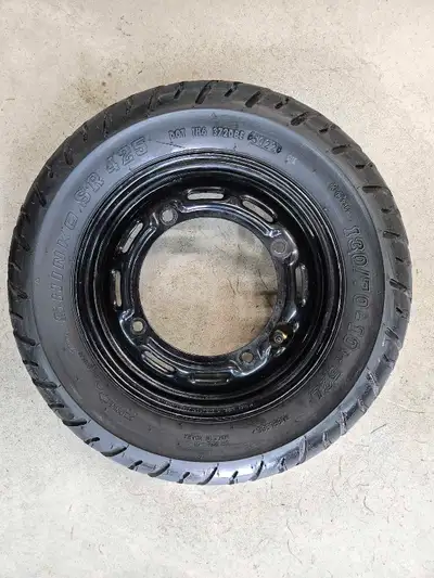 ROUE HONDA NAVI 110 + PNEU GRANDEUR 130/70-10 EN EXCELLENTE ÉTAT PRIX DEMANDÉ : $130.00