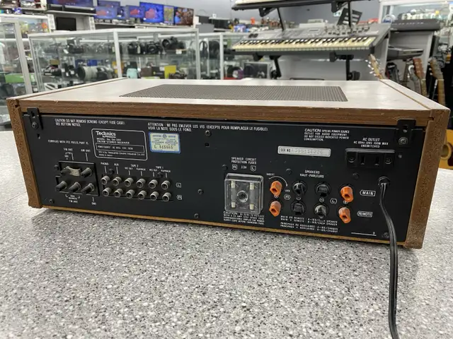 Vintage Technics SA-300 FM/AM Stereo Receiver in Stereo Systems & Home Theatre in City of Toronto - Image 6
