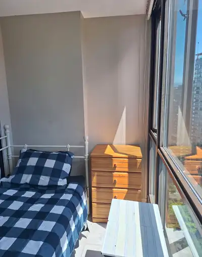 Solarium Room for Rent – Downtown Vancouver | Amazing View | Furnished | ASAP Bright and cozy solari...