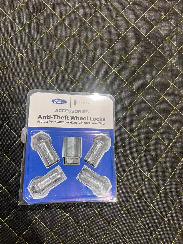 Ford wheel lock kit in Other Parts & Accessories in Longueuil / South Shore - Image 3