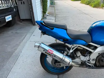 1999 Kawasaki ZX9 in very good condition. Runs great. Everything works as it should.