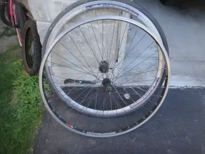 2 front wheels road bike 700 - Bontrager and Esse Aluminum, View more