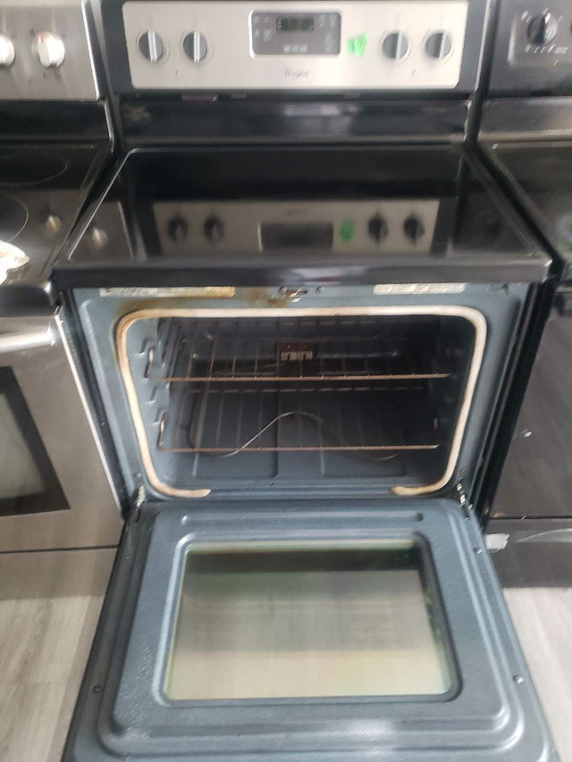 like new 30 w WHIRLPool Electric stove range oven  in Stoves, Ovens & Ranges in Hamilton - Image 3