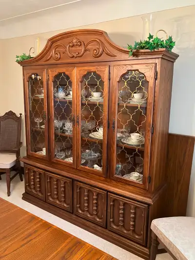 Dining Room Buffet Cabinet/China Cabinet in mint condition, View more