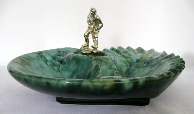 CENDRIER POTTERIE de BEAUCE JOUEUR D HOCKEY PLAYER ASH TRAY in Arts & Collectibles in West Island - Image 3