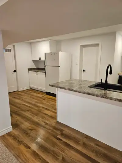 Welcome home to this cozy bachelor suite, in a prime location on the East Hamilton Mountain. ***Avai...