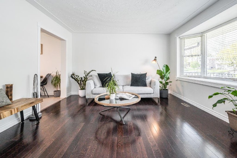 Cute & Quant Freehold Semi In Family Neighbourhood Of Kitchener