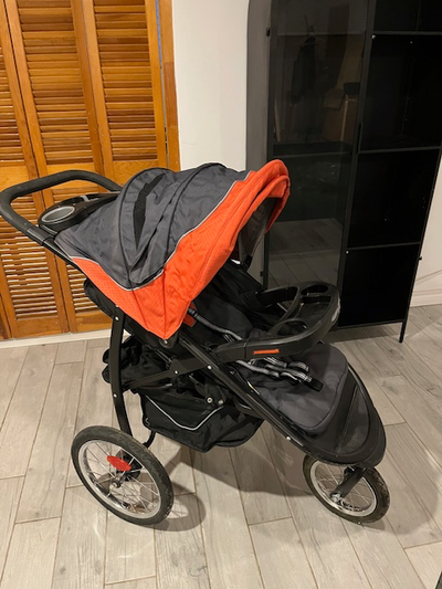 Lot bébé – Poussette Graco + accessoires, View more