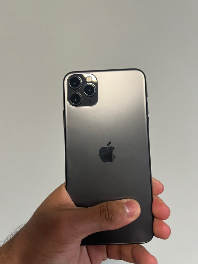 iPhone 11 Pro Max (90% battery health ) in General Electronics in Mississauga / Peel Region