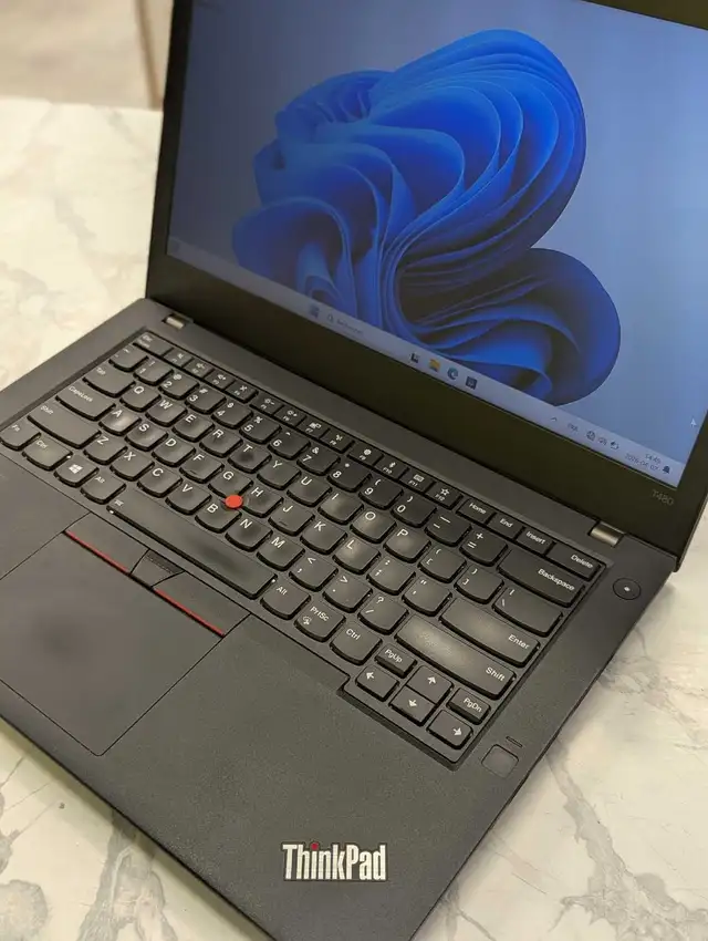 Lenovo X1 Carbon  in Laptops in City of Montréal - Image 3