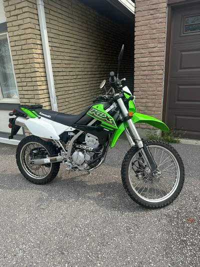 This bike has never been off-roaded and is in real clean condition • Accessory back carrier rack inc...