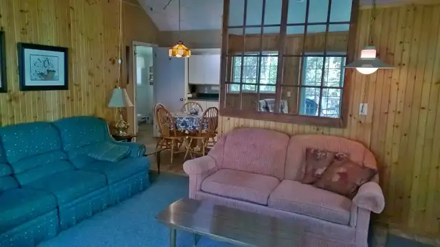 Lakeshore cottage on wide sandy beach in Ontario in Canada - Image 7