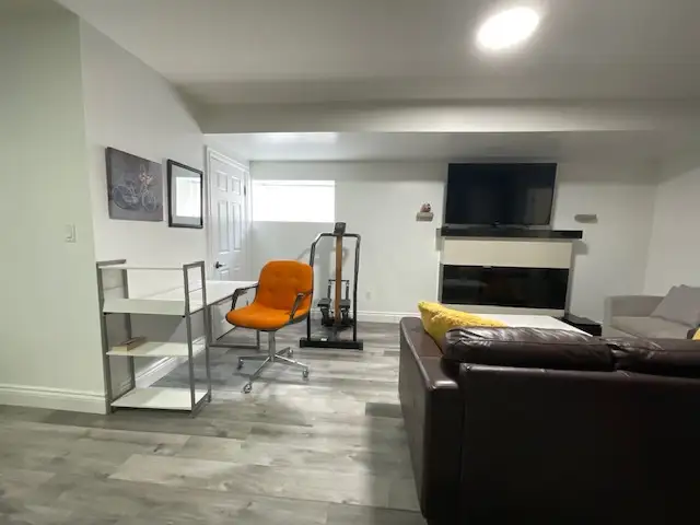 Newer Large  Unit at Bathurst&Wilson...Subway/Parking/ in Long Term Rentals in City of Toronto - Image 3
