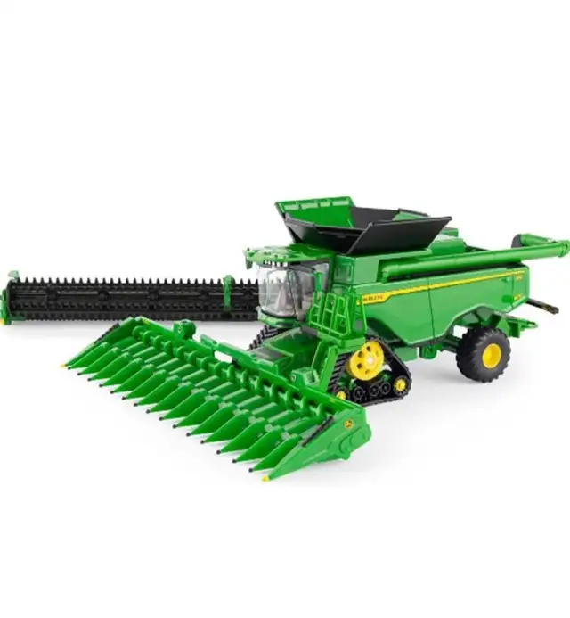 John Deere X9 1100 model in Toys & Games in Winnipeg - Image 3
