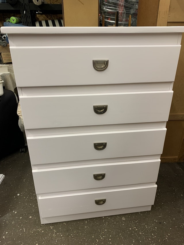 LARGE WHITE 5 DRAWER SOLID WOOD UPRIGHT DRESSER Dressers & Wardrobes