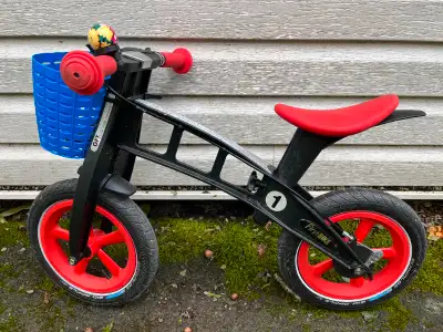 Our daughter loved this balance bike from age 2-4. Once we got her her first peddle bike, she was dr...