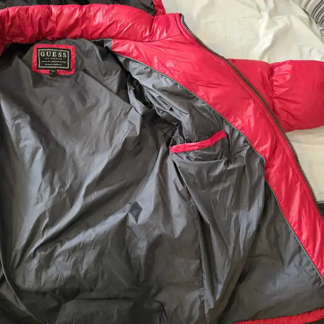 GUESS Men's Mid-Weight Puffer Jacket (Large) – Warm & Stylish! in Men's in Mississauga / Peel Region - Image 6