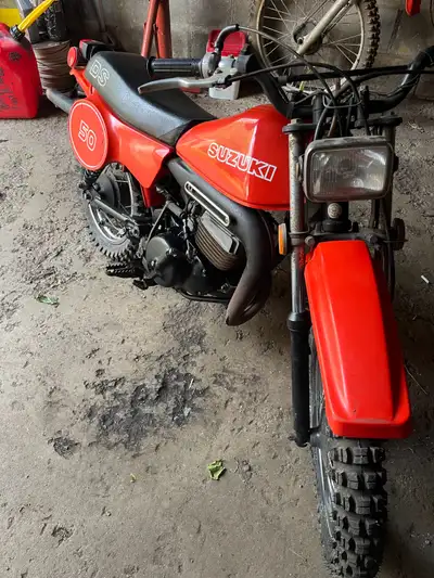 This sweet little piece of history is a 1979 Suzuki ds50 very nice shape for its year super rare mod...
