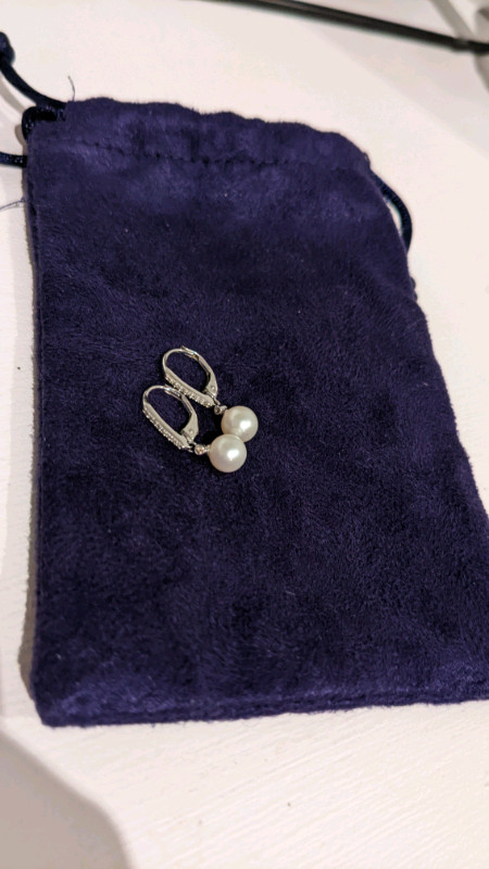 Cultured Freshwater Pearl and White Sapphire earrings in Jewellery & Watches in City of Toronto - Image 4