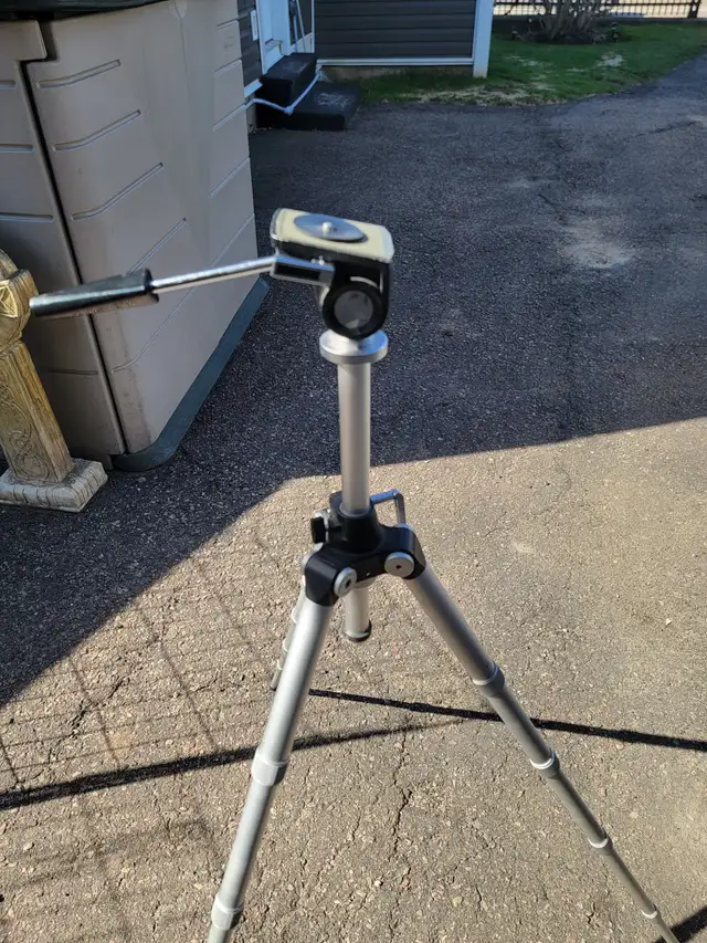 Camera tripod in Cameras & Camcorders in Renfrew - Image 3