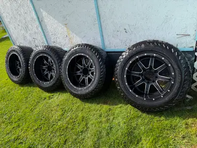 20x12 Fuel Maverick Rims (8 bolt) Will fit Chevy & Cummins 8 bolt Currently has 35s mounted Bolt Pat...