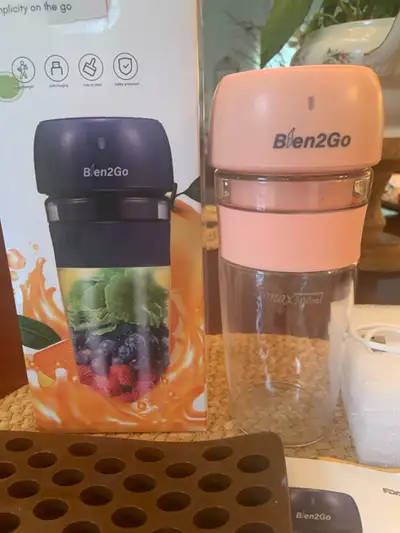 NEW BLEN2GO 300ML  PORTABLE JUICE BLENDER! BRAMPTON, View more