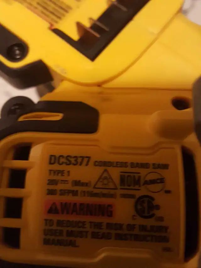 New Dewalt Bandsaw in Power Tools in Oshawa / Durham Region - Image 4