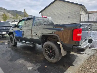 2018 GMC Sierra 1500 4x4 Elevation 5.3 V8 5 Double cab w/ 6.5ft box - 212,000km - BDS 4" suspension...